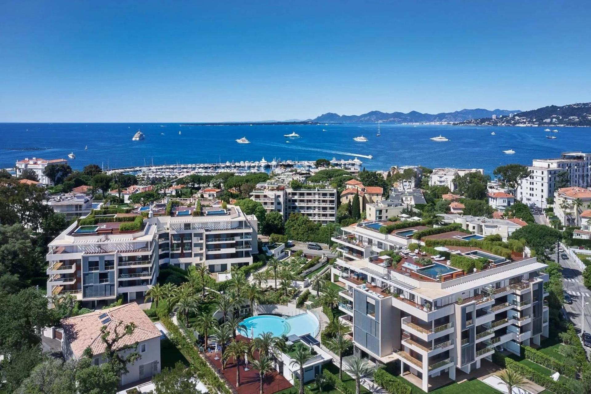 Appartement Luxury Garden 2br In The Development Of Cap D'antibes-juan Les Pins